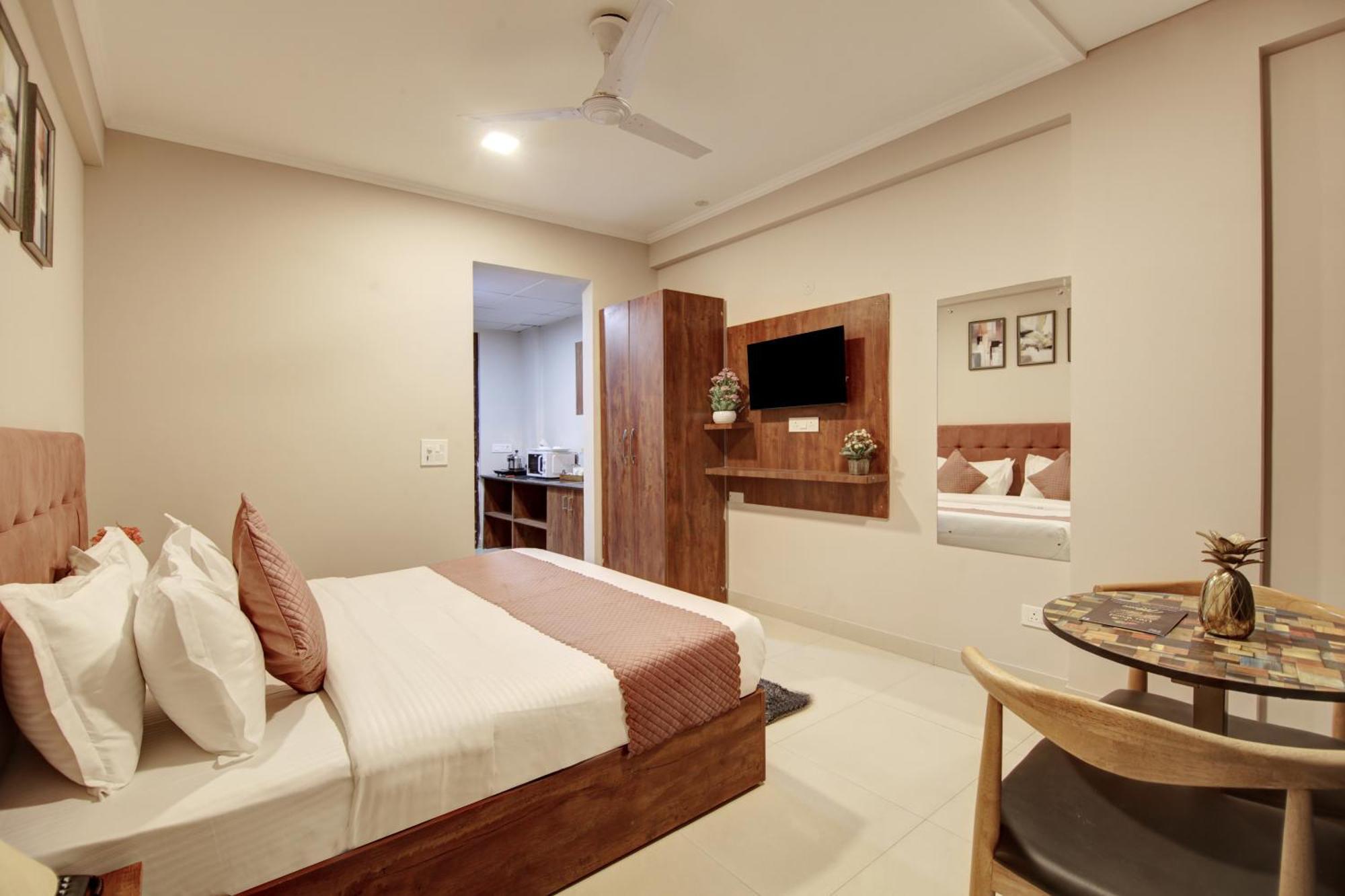 Limewood Stay - Executive Huda City Center غورغاون المظهر الخارجي الصورة